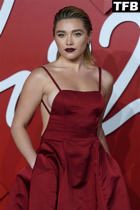 florence pugh displays her sideboobs the 2022 fashion awards in london