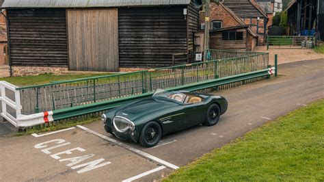 Catons Austin Healey 100 Restomod Is One Sweet Roadster Autoevolution