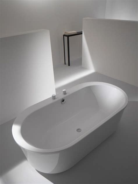 Die asymmetrie im design dieser badewanne lässt sie noch charmanter aussehen. HOESCH | Foster Oval freistehend Foster Oval freistehend
