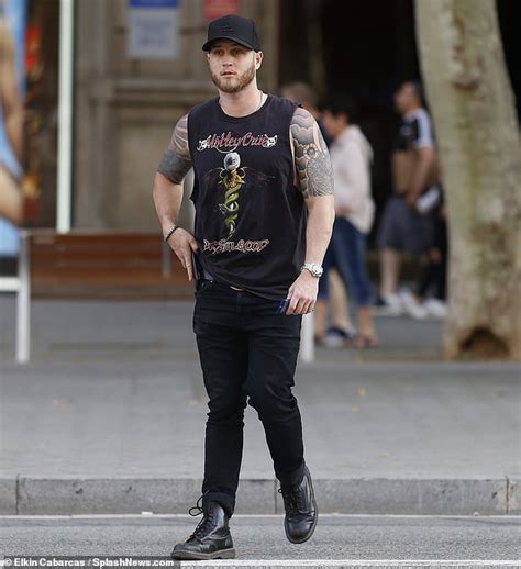 Chet hanks with an update for tom hanks and rita wilson's fans. Tom Hanks' son Chet, 28, makes a rare appearance and joins his famous father in Barcelona ...