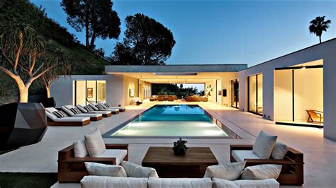 Radiant Stylish Sophisticated Modern Luxury Residence In Beverly Hills