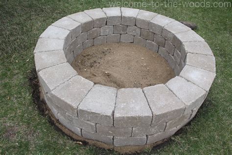 There is nothing like the ambiance a fire feature creates. Build Your Own Fire Pit | Fogones para patio, Asador, Fogones