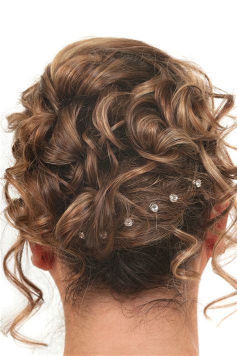 Besides formal occasions, updos can be worn on some regular days, too. Prom updo hairstyles for long hair
