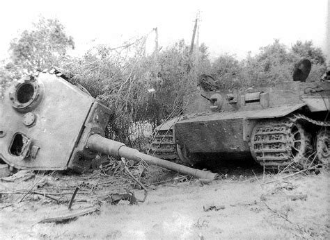 Немецкий танк Тигр уничтоженный в районе Ла Фовтьер военное фото