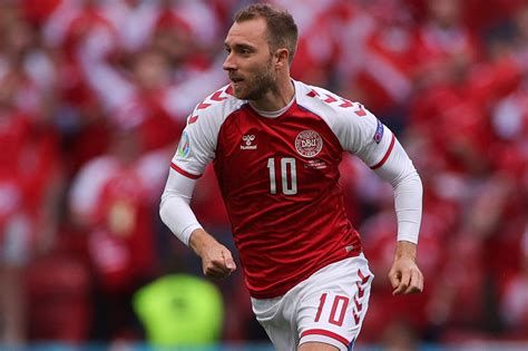 Christian dannemann eriksen is a danish professional footballer who plays as an attacking midfielder for serie a club inter milan and the de. Christian Eriksen Sent Teammates a Video After Collapsing ...
