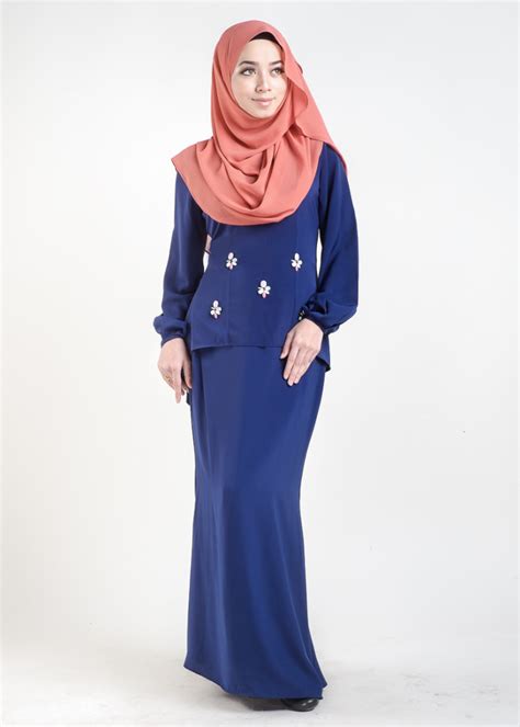 You can complete your look with a piece or two from our range of quirky piece like headscarves online, tudung online, sampin and butang. Baju Kurung Moden Asyura Royal Blue - LovelySuri.com