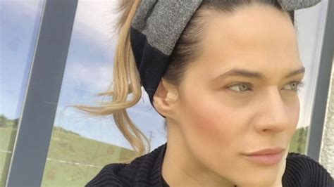 Laura chiatti, famosa attrice, la conosciamo tutti per aver interpretato un ruolo nella soap opera un posto al sole. Laura Chiatti dimagrita troppo? L'attrice risponde agli ...