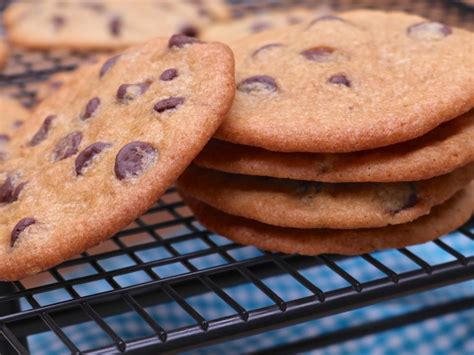 They're perfectly crisp, deliciously sweet, and full of rich chocolate morsels. Thin & Crispy Chocolate Chip Cookies Recipe | Divas Can Cook