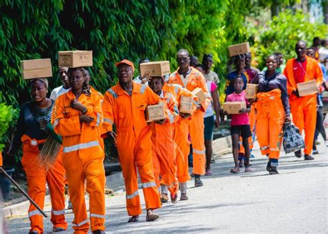 Better than any royalty free or stock photos. Seyi Tinubu Put Smiles On Faces Of Lawma's Sweepers ...