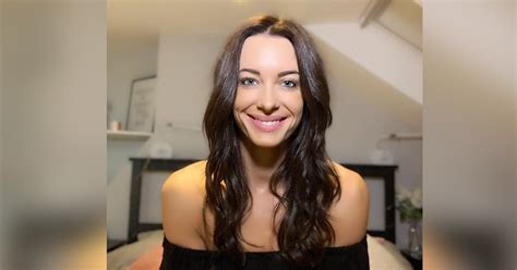 Youtube Star Emily Hartridge Dies In Scooter Accident At Age 35