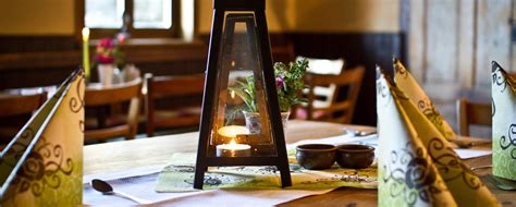 Olive beach, blue ginger taj, om made café, bierre republic, spice terrace, lido hyatt and many others which will make your date memorable. Candle Light Dinner, Romantisches Essen, Gutschein für ...