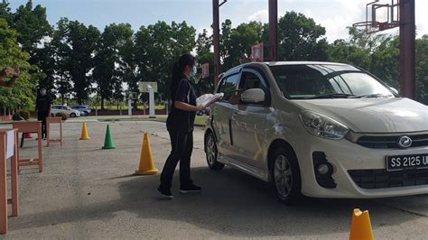 Mdm ch'ng joo wass who has transferred and promoted to be the headmistress of sjk (c) poey hwa, pasir mas. 山打根育才小学领取教材路线图 Panduan Pelan Drive-Thru SJK(C) Yuk Choi ...
