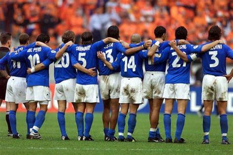Euro 2000 la france remporte la finale de l'euro 2000 dans les prolongations grâce au but en or de david trezeguet. Italia Euro 2000 | Alessandro del piero, Football, Italia