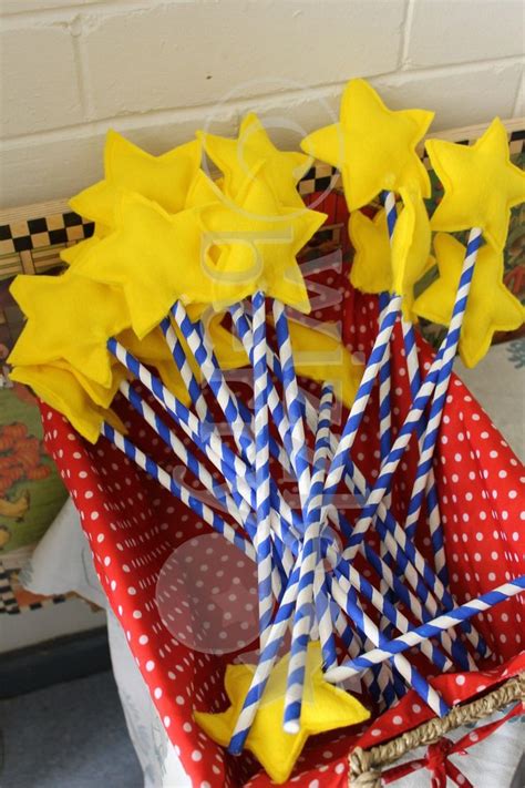 A little trip to the local craft store can get you all of the items you'll need to try this craft activity at home. The 25+ best Room on the broom ideas on Pinterest | Julia ...
