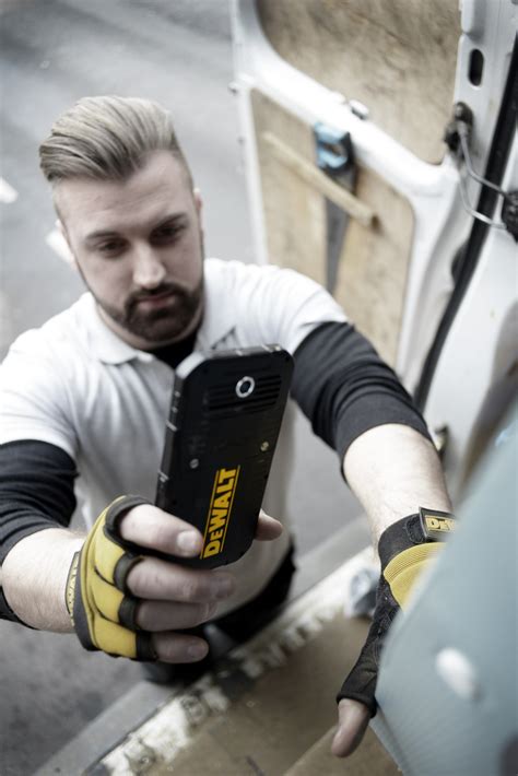 DeWalt MD501: because the smartphone is the tool of the 21st century