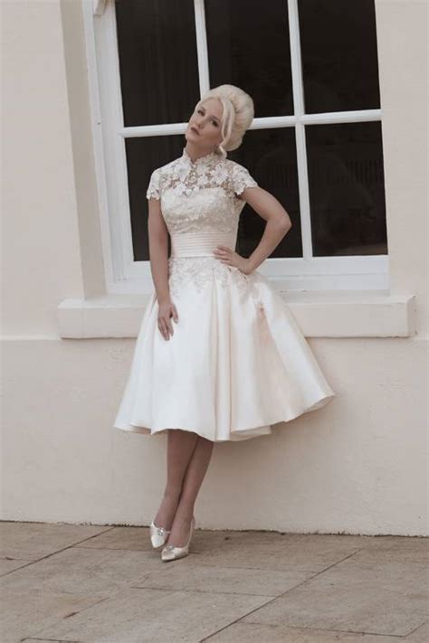 Read our tips to know how to design your own vintage wedding dresses online for your wedding day. A Grace Kelly inspired short tea length wedding dress.