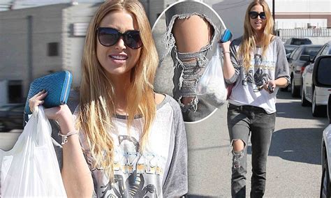 Whitney Port Steps Out In Ripped Jeans And Vintage T Shirt Daily Mail