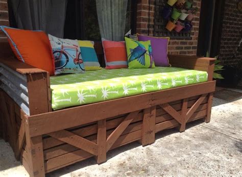Diy Homemade Pallet Daybed Pallet Daybed Furniture Outdoor Bed