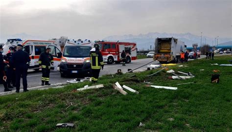Da martedì 10 a giovedì 12 febbraio, infatti, il canale all news di sky sport garantirà ogni giorno news, studi. Incidente Pinerolo oggi 3 marzo, muore investito da mezzo ...