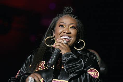 Whos Missy Elliott Dating In 2019 The Artist And Producer Keeps Her
