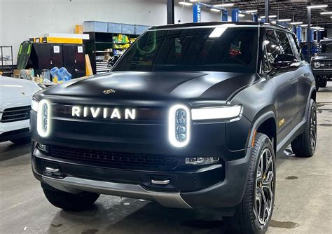 Rivian Lettering Vinyl Cutout On Front Lightbar R1s In Stealth Ppf