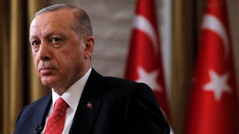 قال الرئيس التركي، رجب طيب أردوغان، إن النظام الذي لا يُعاقب المجرم والمسيء لا يمكن أن نصفه نظاما حرا، مستنكرا ما وصفه تغاضي الإعلام الدولي عن الإجراءات الفرنسية في. حقيقة خبر وفاة رجب طيب اردوغان الرئيس التركي اليوم - شاهد