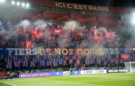 Tifo Géant Animations Ouverture Précoce Du Stade Les Ultras Du Psg