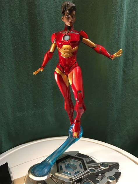 Statue And Figure Collection Diamond Select Marvel Gallery Ironheart Unmasked Statue Sdcc 2017