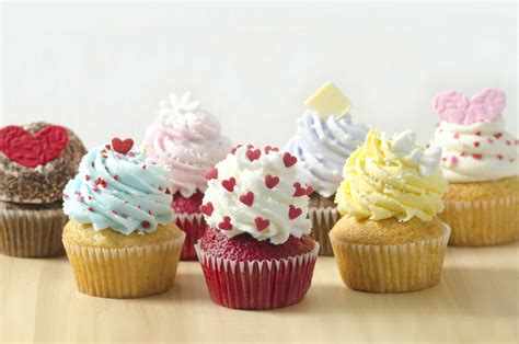 How To Decorate Cupcakes With A Unique Twist Eat With Me