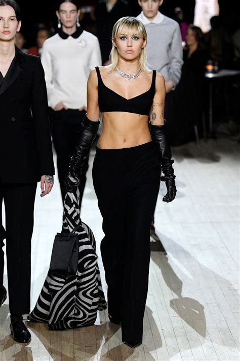 Miley Cyrus Walks Marc Jacobs Show At Nyfw 02122020 • Celebmafia