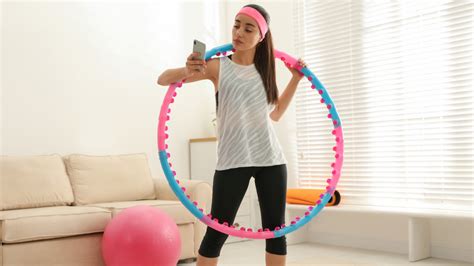 The Truth About The Weighted Hula Hoop Trend