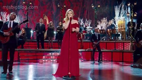 Mjsbigblog Com Kelly Clarkson Wrapped In Red Video Dailymotion