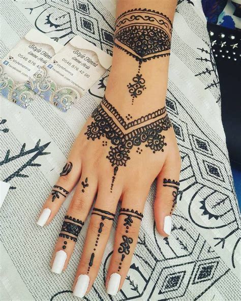 Simple Hand Henna Tattoos