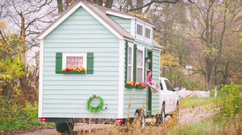 Savvy Seniors Are Buying Tiny Homes To Enjoy Their Golden Years In Off