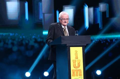 Cel mai „nebun juriu de televiziune, format din delia, cheloo şi mihai bendeac caută cel mai amuzant român în emisiunea „iumor. Irinel Columbeanu s-a luat la "roast" la iUmor. Cum e să ...