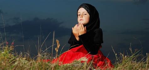 Semoga bermanfaat untuk anda, dan insya allah jika anda berniat serius mengamalkan dan istiqomah melakukannya maka anda akan mendapatkan banyak rezeki. 20 Amalan Murah Rezeki dan Cepat Kaya | Azhan.co