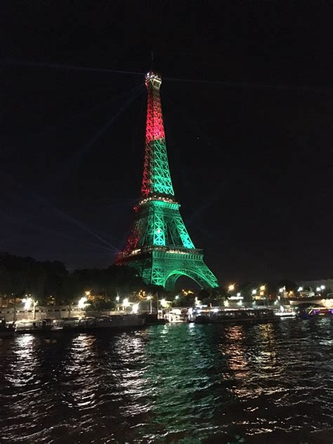 La Tour Eiffel Aux Couleurs Du Portugal Por Scoopnest