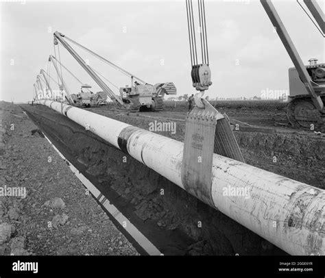 Pipelayers Black And White Stock Photos And Images Alamy