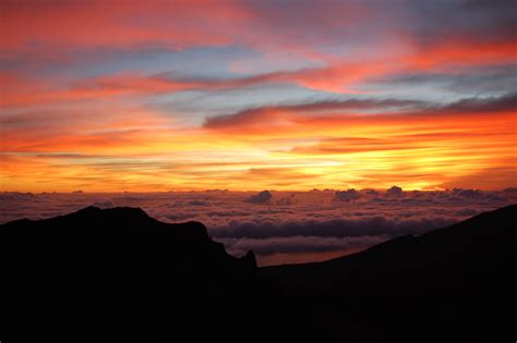 20 Must Dos On A Trip To Maui Haleakala Sunrise Trip To Maui Sunrise