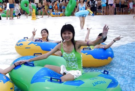 Asianhairclub Cute Chinese At The Waterpark Naively Showing Off Their Unshaven Armpits