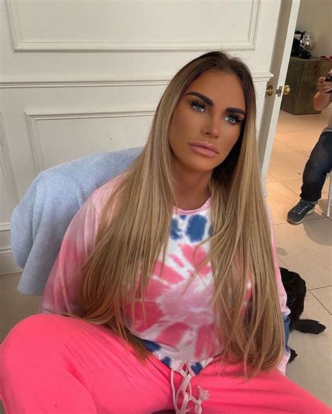Katie Price Explodes At Troll Abusing Her Terminally Ill Mum Amy In Sick Message Irish Mirror