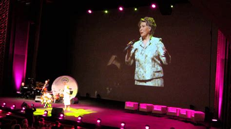 Jako solistka znanego i cenionego państwowego zespołu ludowego pieśni i tańca. Irena Santor - Ja śpiewam piosenki - YouTube