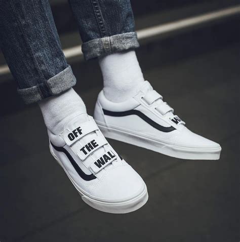 In 1976, the off the wall logo made its debut. Vans Old Skool Velcro "Off The Wall" in 2019 | Velcro ...