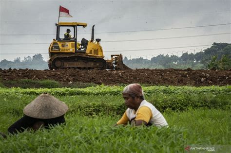 Hari menjelaskan, pengerjaan untuk lahan tpu rorotan mengerahkan alat berat seperti tiga unit ekskavator, dua unit dozer, satu unit mesin giling dan 10 unit truk junkit. Penggunaan TPU Rorotan untuk COVID-19 tunggu penataan ...