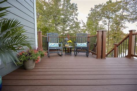 Trex enhance square 4,88m beach dune. Deck featuring Trex Enhance composite decking in Saddle ...