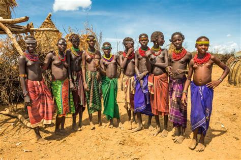 Filles Et Femmes De La Tribu Africaine Daasanach Dans Leur Villag Image Stock Ditorial Image