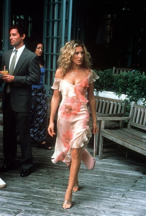 Street Style 31 Outfits That Prove Sex And The City Started It All