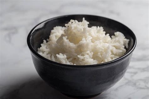I place my finger into the pot vertically. How to Make Rice without a Rice Cooker | China Sichuan Food