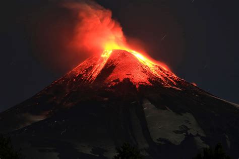 Thousands Flee After Volcano Erupts In Chile