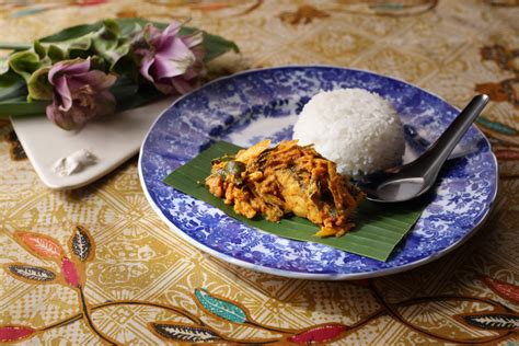 Place a banana leaves (2) seam side up on a cutting board. Banana Leaf Wrapped Fish - TIGER CORPORATION U.S.A. | Rice ...